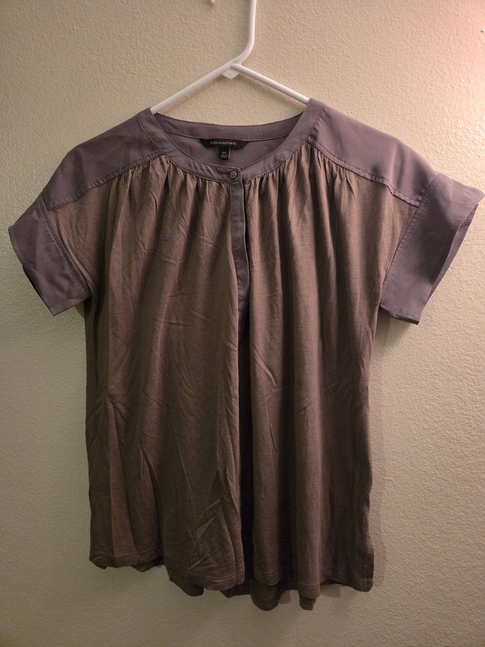 Banana Republic Taupe Gray Short-Sleeve Button-Front Blouse
